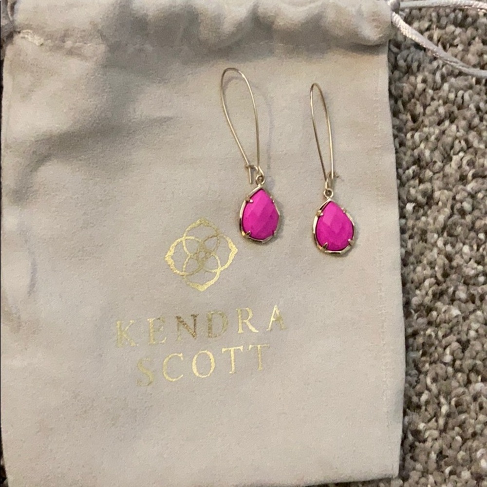 Kendra Scott Magenta Earrings 🌸